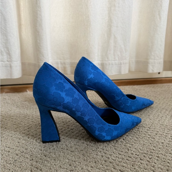 Gianni Bini Blue Floral Heels - Picture 2 of 4